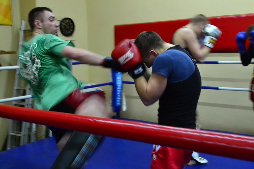 Тайландский бокс в Киеве. Удар ногой
